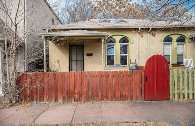 Charming 2-Bedroom Duplex with Large Yard in Curtis Park photos photos