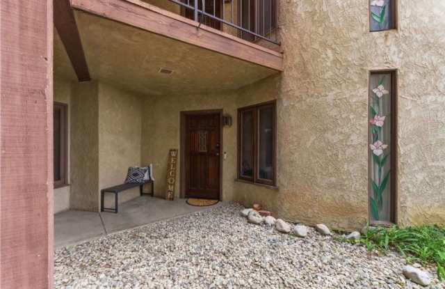 Charming 2BR Condo in Fullerton Gallery 3