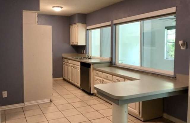 321 Meadowcreek Lane Gallery 2