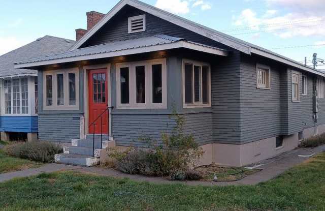 Fully furnished will all utilities included! 2 bed/1 bath, washer  dryer, central location! Short  long term leases available! photos photos