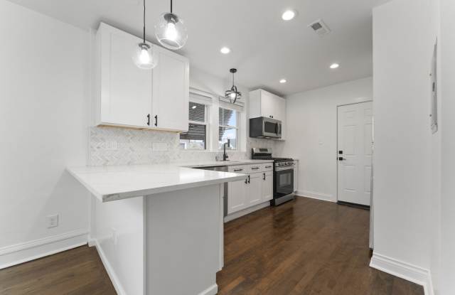 5304 W Cornelia Avenue Gallery 3