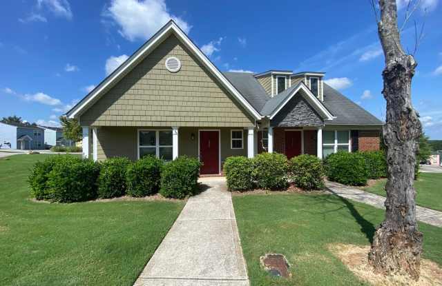 PRE-LEASING FOR AUGUST 2025! 1/2 OFF SECURITY DEPOSIT SPECIAL! photos photos