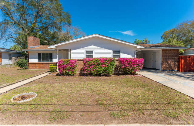 Updated 3 Bedroom in Great Location! - 611 Lang Road, Wright, FL 32547