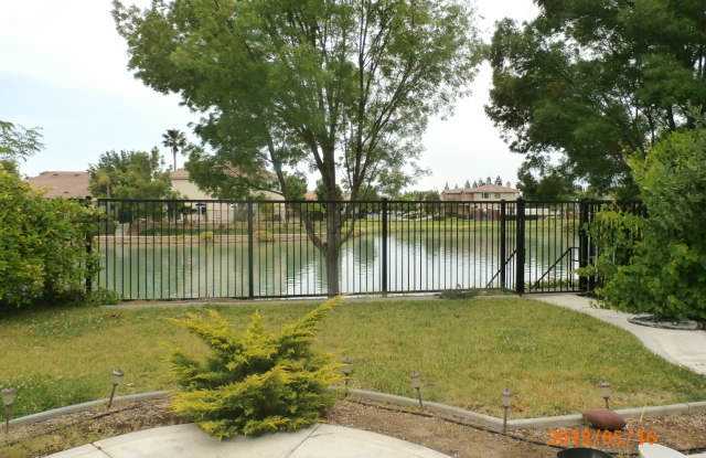 Westlake 5/3 Water Front GORGEOUS Home!  **OCCUPIED HOME, NO VIEWINGS WITHOUT APPLICATION ON FILE*** Gallery 4