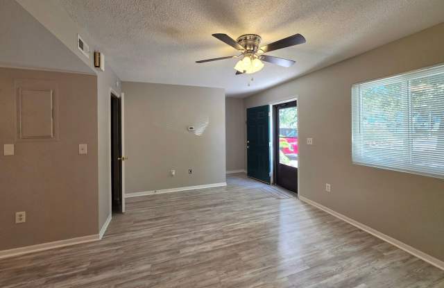 A Hop, Skip and a Jump Away from Surfside Beach! Gallery 4