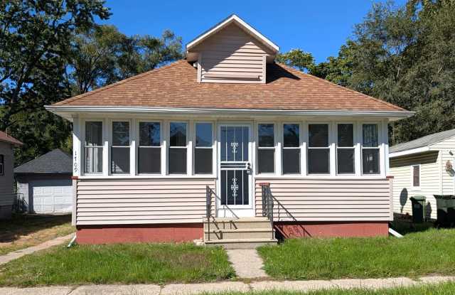 1709 Ray St, 3  bedroom house with basement Gallery 1