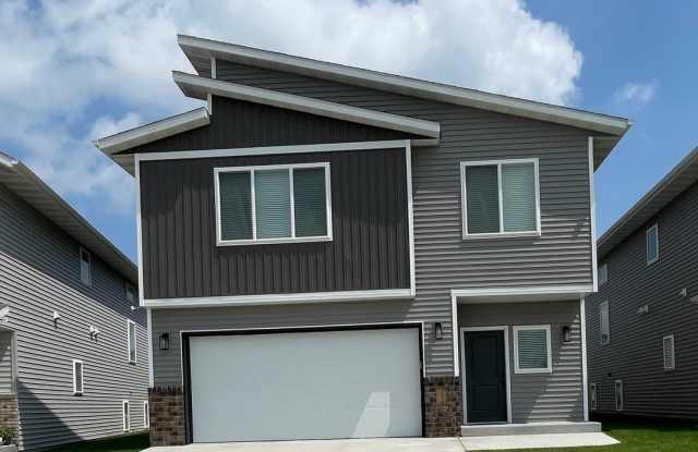 4-bedroom, 3-bathroom South Fargo Single-Family Home w/ 2 Stall Garage photos photos