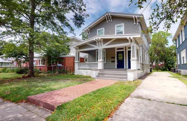 Beautiful 2 bedroom duplex for rent in Riverside! - 2805 College Street, Jacksonville, FL 32205 Beautiful 2 bedroom duplex for rent in Riverside! - 2805 College Street, Jacksonville, FL 32205