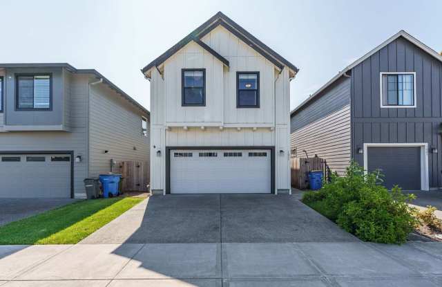 Light, Bright & Move-In Ready – 3BR Gem in Prime Ridgefield Location!  (Pet Friendly) Gallery 1