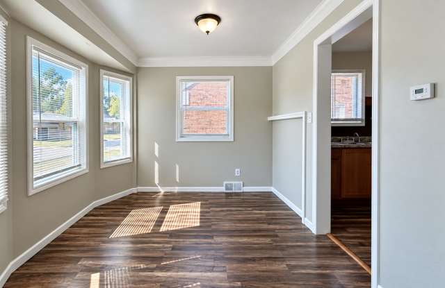 3 Bedroom Bungalow Single- Family Home for Lease! Gallery 3