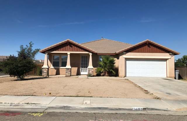 Beautiful Spacious 4 bedroom 2 bathroom Home with a Bonus Room in Hesperia CA! - 13492 Somerset Street, Hesperia, CA 92344