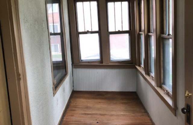 2 Bedroom Single Family Home in Midway Neighborhood Gallery 2