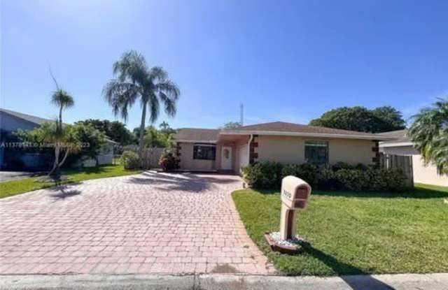 8830 NW 75th Ct, Tamarac, FL 33321 Gallery 1