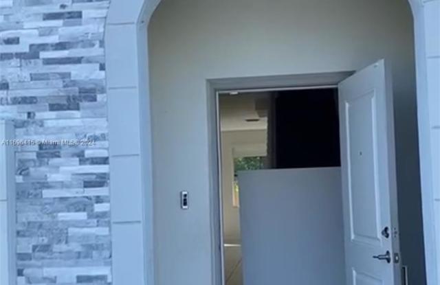 2624 Southeast 19th Street - 2624 Southeast 19th Street, Homestead, FL 33035