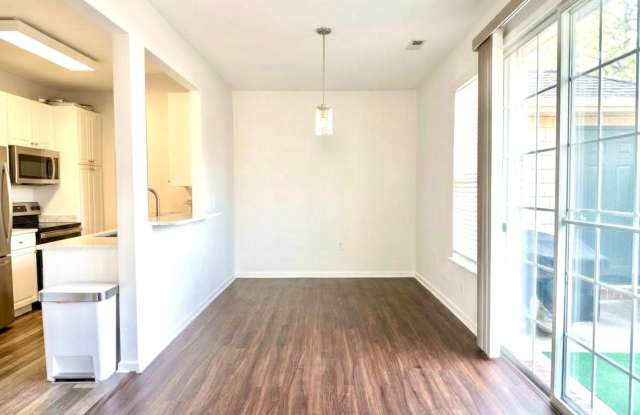 Beautifully Maintained Condo In Ridgely Manor! Gallery 4