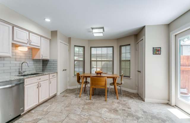 Lovely Corner Condo in a Gated Community in Prime San Antonio Location. Gallery 3