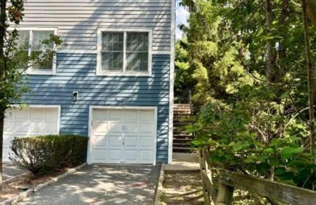 629 Fairfax Dr Gallery 1