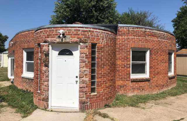 3BR Brick House Gallery 1