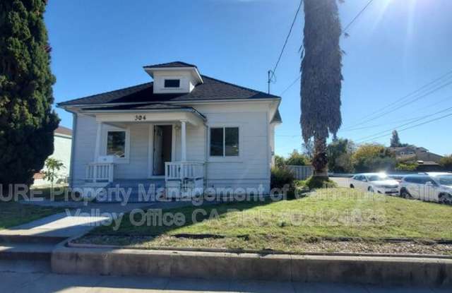 304 Stanford Avenue - 304 Stanford Avenue, Santa Cruz, CA 95062 304 Stanford Avenue - 304 Stanford Avenue, Santa Cruz, CA 95062
