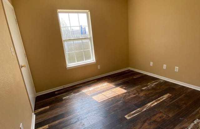 8532 Sweet Birch Dr. Gallery 3