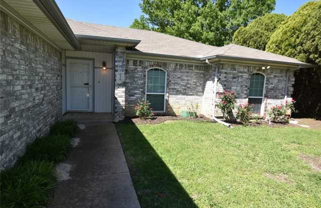 636 S Waxahachie Street - 636 South Waxahachie Street, Mansfield, TX 76063