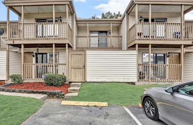 2 bedroom/ 2 bathroom beautifully updated condo in Twelve Oak Condos! - 2300 Twelve Oaks Drive, Lakeside, FL 32065 2 bedroom/ 2 bathroom beautifully updated condo in Twelve Oak Condos! - 2300 Twelve Oaks Drive, Lakeside, FL 32065