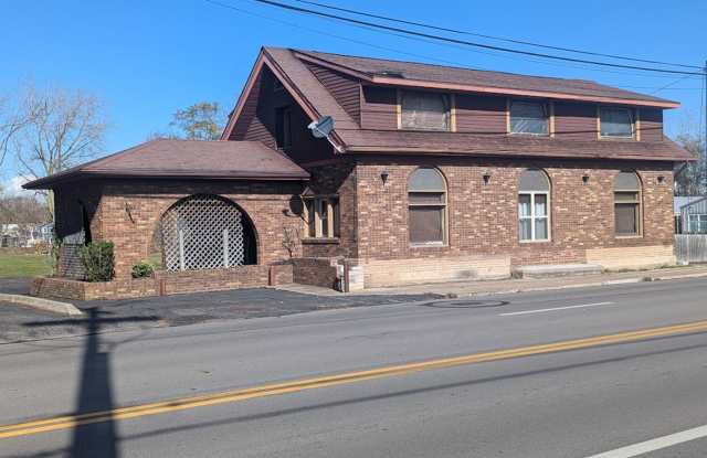 158 E Maumee Apt C - 158 East Maumee Avenue, Napoleon, OH 43545