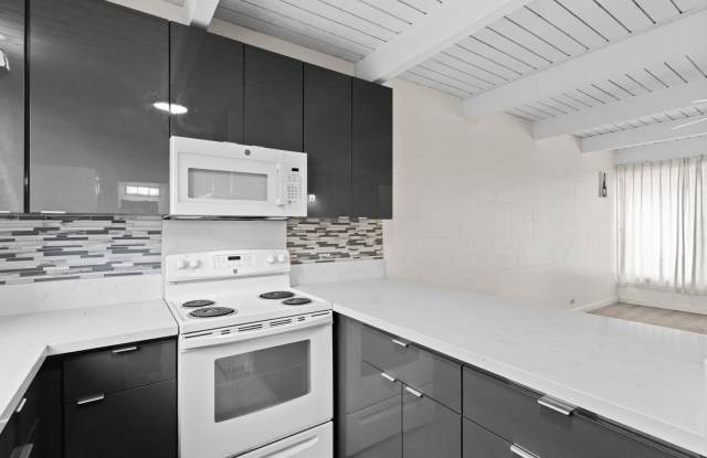 Renovated Tropic Gardens Town House for rent! photos photos