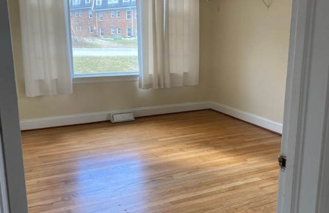 1706 Grayland Sreet Gallery 3