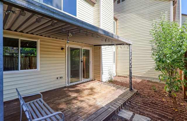 UTILITIES INCLUDED: Beautiful 3-Bedroom Townhome in Cross Creek Village Gallery 1