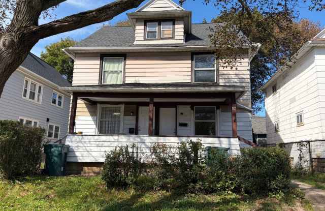 Charming 2BR Duplex in Rochester Gallery 1