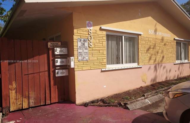 808 SW 14th Ter photos photos