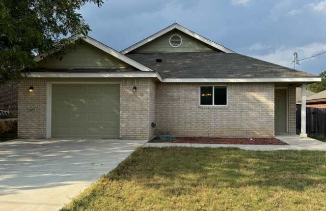 Newer Construction 3/2 photos photos
