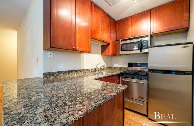 627 W Wrightwood Ave - 627 West Wrightwood Avenue, Chicago, IL 60614