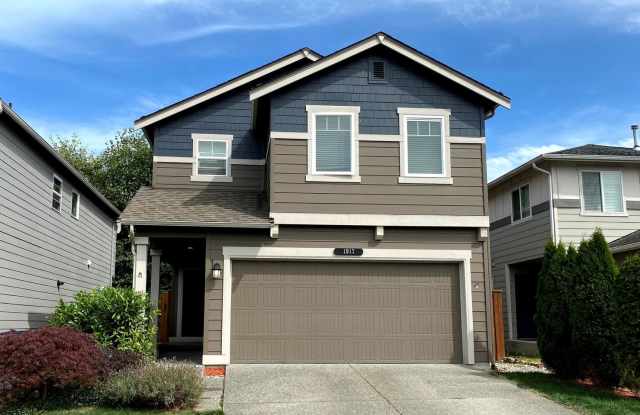 3 Bedroom Craftsman Home with Loft, Private Backyard & 2-Car Garage - Avail. NOW Gallery 1