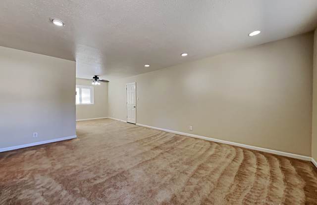 525 Sawyer Way Gallery 2