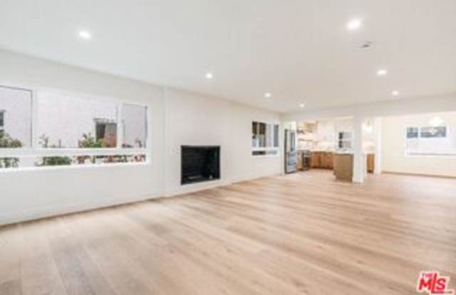 7964 Norton Avenue Gallery 4