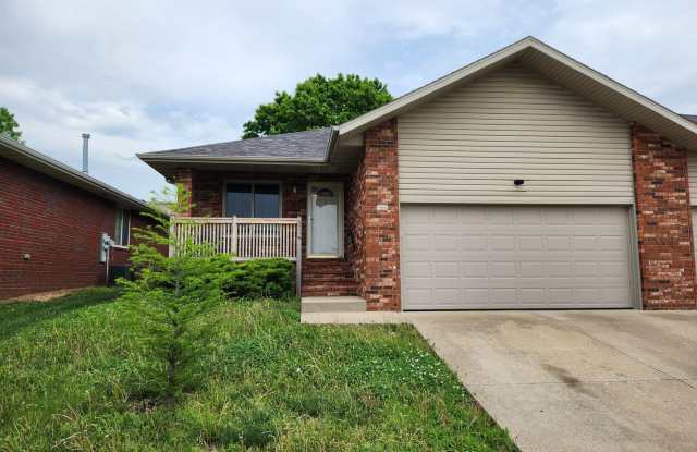 Spacious 2-Bedroom, 2-Bathroom Home AVAILABLE NOW!! photos photos