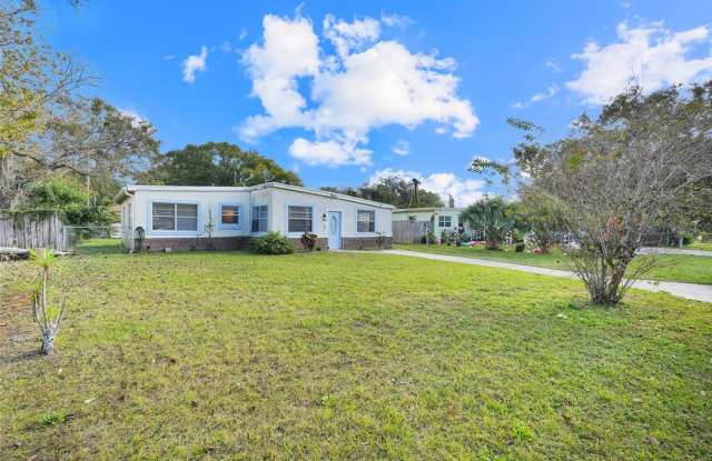 This charming 3 Bedroom, 2 Bath Single Family Home For Rent at 107 Garrison Dr.  Sanford, FL 32771 Gallery 4
