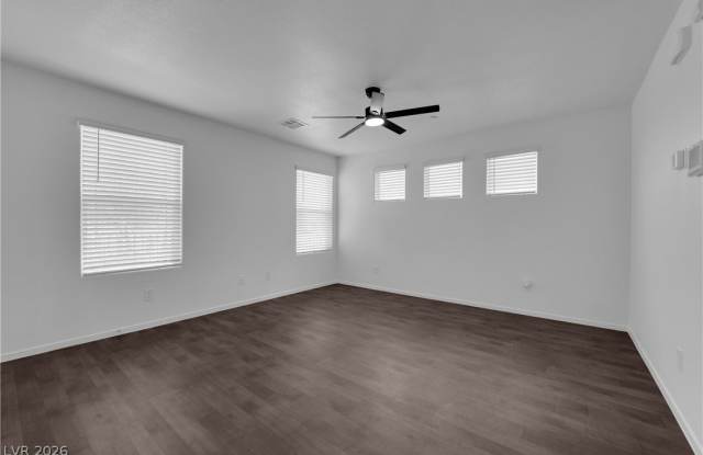 1114 Scarlet Sparrow Street Gallery 4
