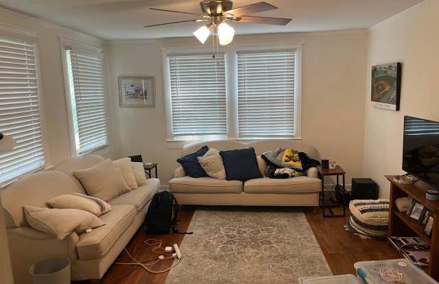 Must See this 3/2 Cottage Home 3712 Hyacinth Ave. Near LSU Lakes Gallery 4