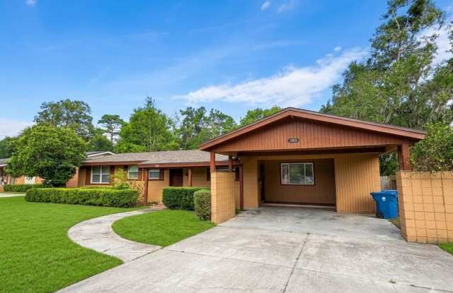 Spacious 3BR Home with Bonus Room. Outdoor Patio. Fenced Backyard. No HOA. Pet Friendly! - 1355 Lamanto Avenue East, Jacksonville, FL 32211