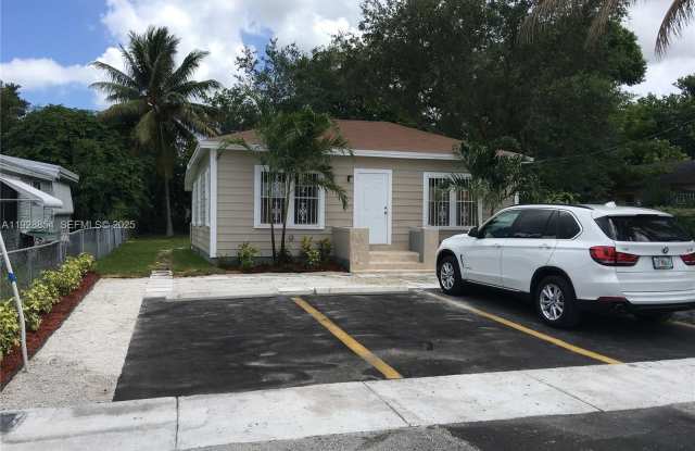 32 NE 169th St photos photos