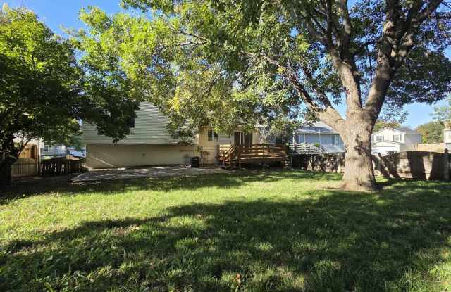 7407 S 176th Cir - 3 Bed/2 Bath in Millard School District | Fenced Yard, Deck, 2-Car Garage Gallery 4