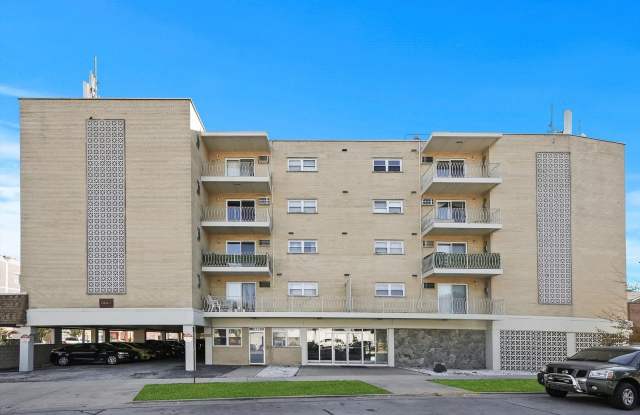 7929 W Grand Avenue - 7929 West Grand Avenue, Elmwood Park, IL 60707