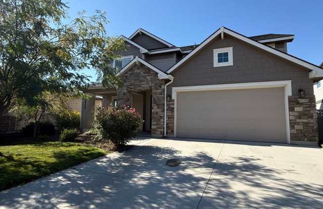 Spacious 5-Bedroom Meridian Home with Huge Fenced Backyard & Covered Patio Gallery 1