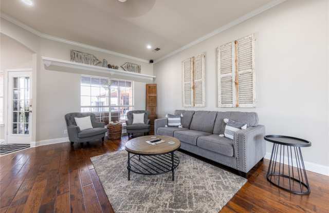 801 Dickerson Circle Gallery 4