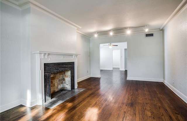 4128 University Boulevard Gallery 3