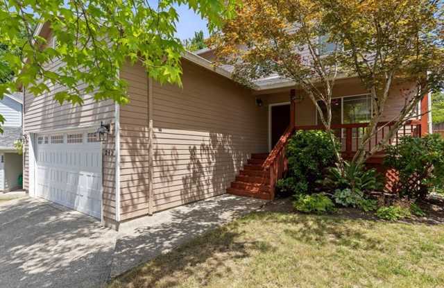 FOR RENT: MRS. CLEAN LIVED HERE! LOVELY HILLSBORO HOME AVAILABLE NOW! 4 BED, 2.5 BATH, 2 CAR GAR, FENCED photos photos