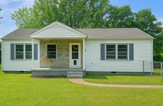 1/2 OFF 1st Month's Rent!! - 1405 Shawnee Drive, Hopkinsville, KY 42240